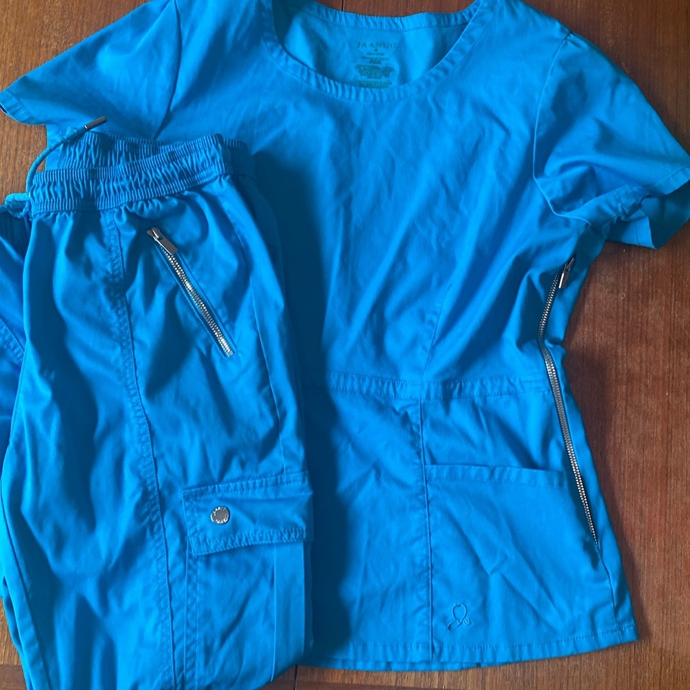 Jaanuu Scrubs
